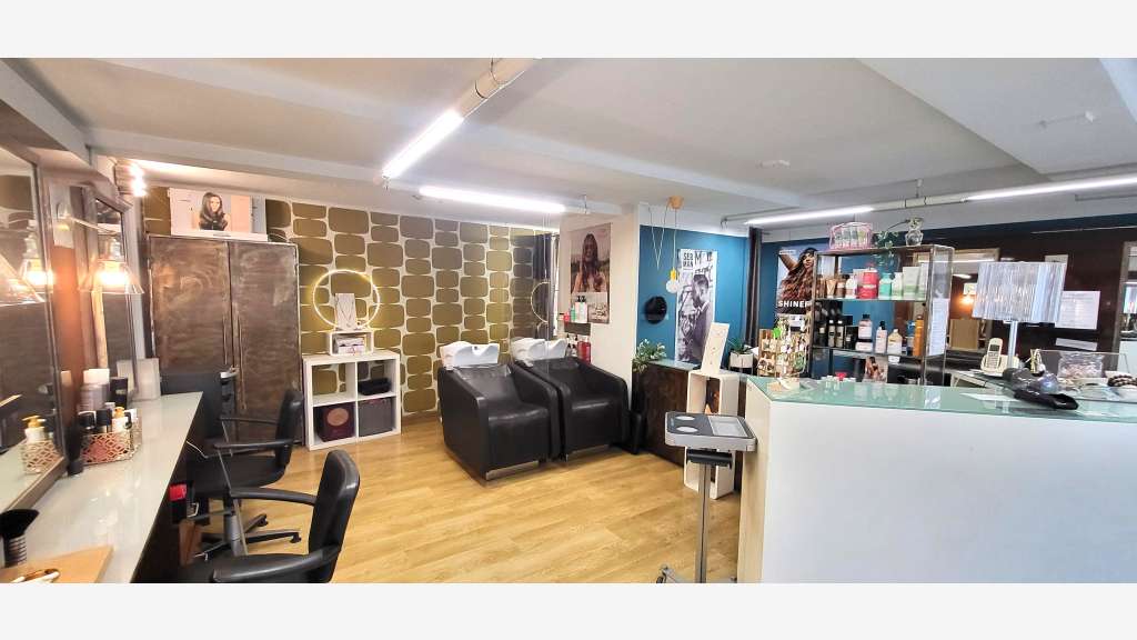 Vente salon de coiffure mixte à Nîmes empl n°1