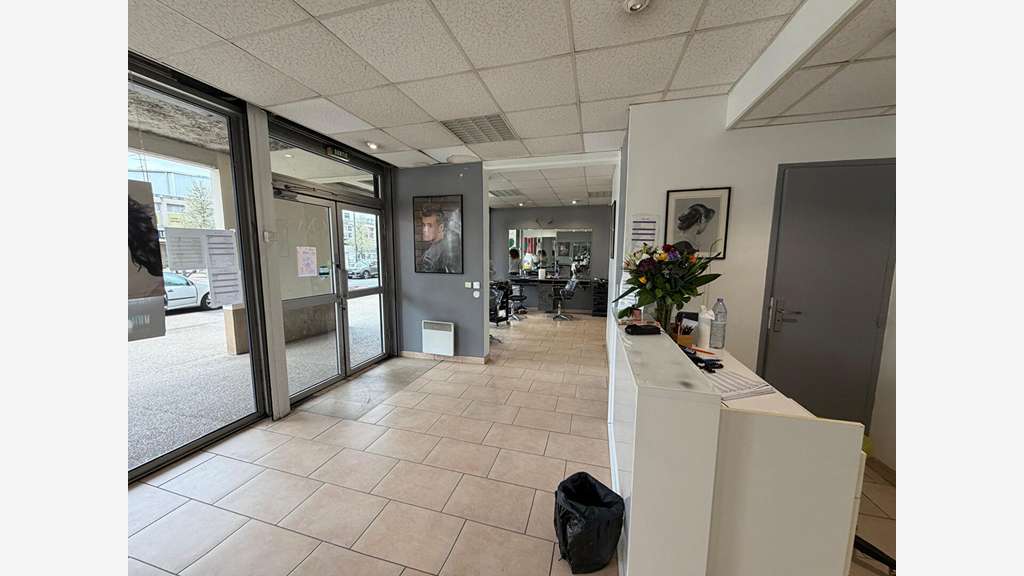 AV salon de coiffure excellente visibilité Noisiel