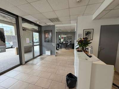 AV salon de coiffure excellente visibilité Noisiel
