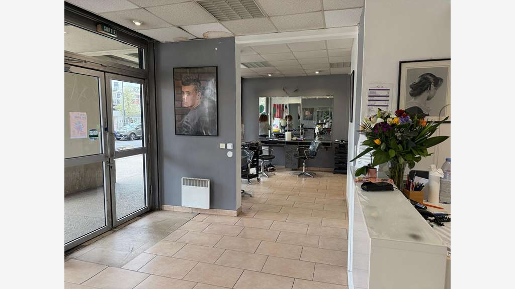 AV salon de coiffure excellente visibilité Noisiel