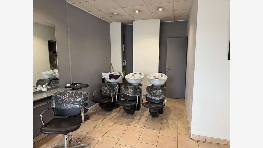 AV salon de coiffure excellente visibilité Noisiel