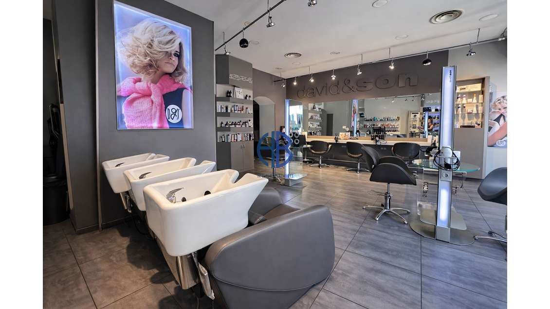 AV FDC salon de coiffure idéalement situé à Rives