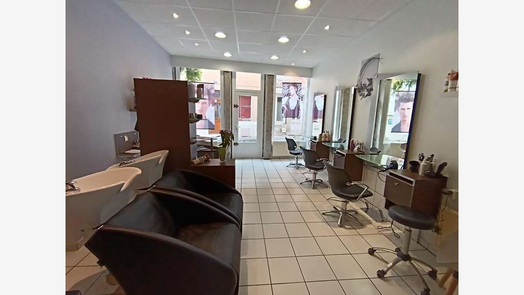 AV salon coiffure 40m² clé en main à Saint-Galmier