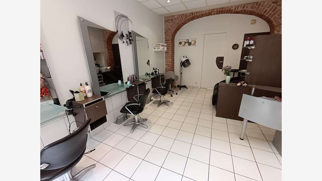 AV salon coiffure 40m² clé en main à Saint-Galmier