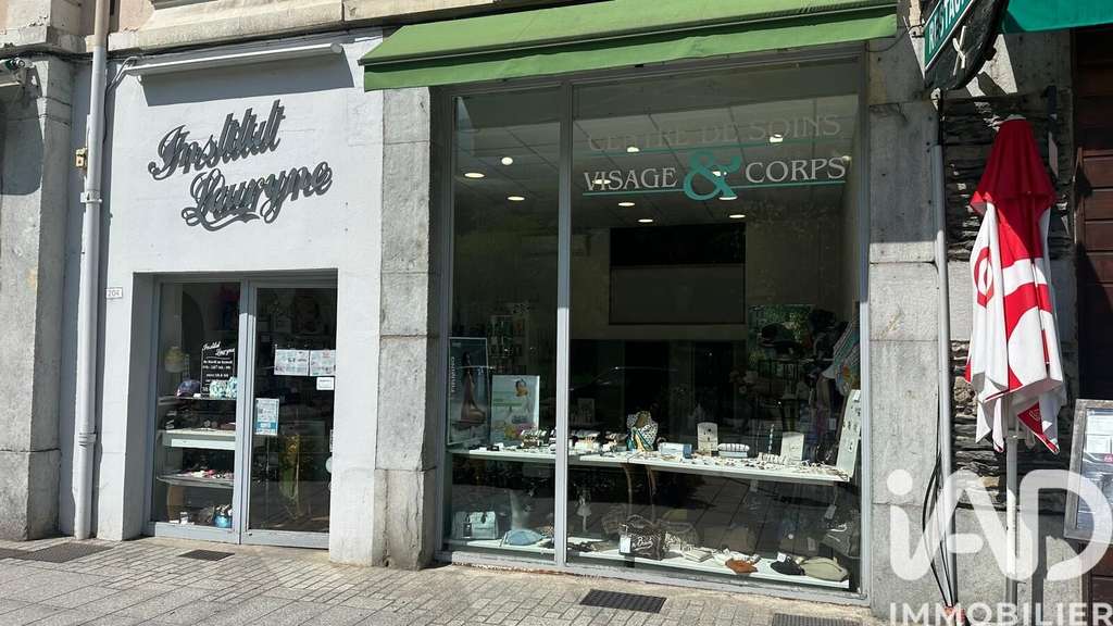 AV institut de beauté 54m² à Saint Martin D'Uriage