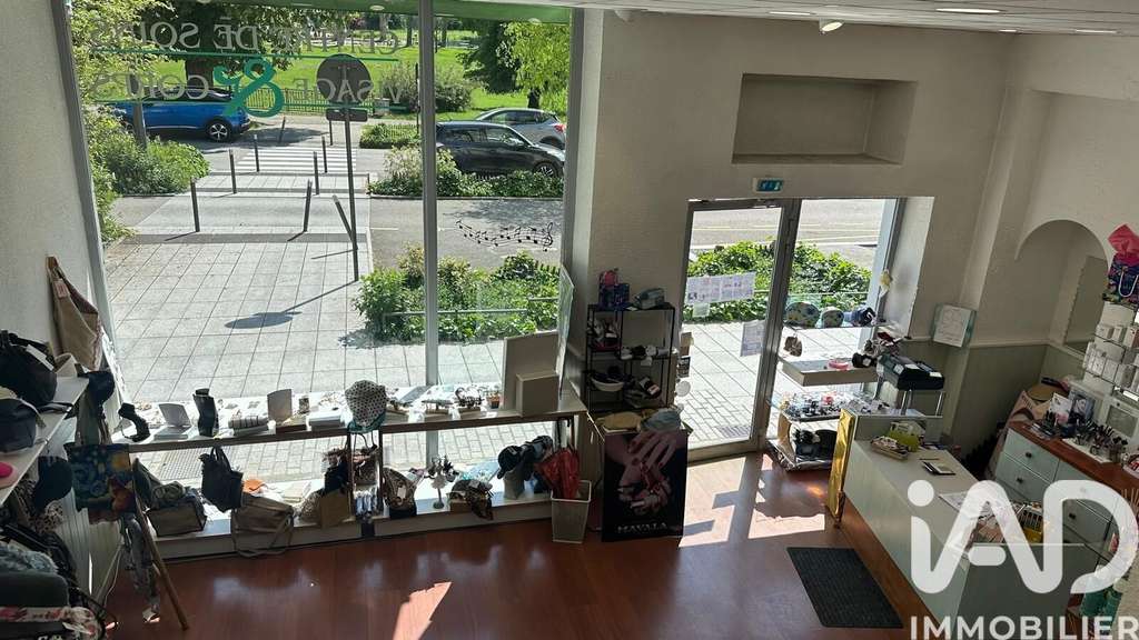 AV institut de beauté 54m² à Saint Martin D'Uriage