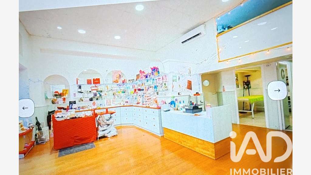AV institut de beauté 54m² à Saint Martin D'Uriage