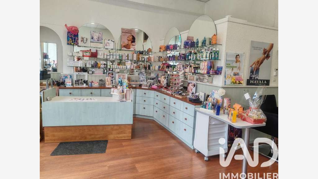 AV institut de beauté 54m² à Saint Martin D'Uriage