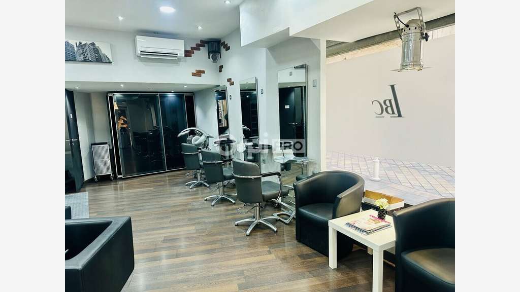 Très beau salon de coiffure à vendre à Toulon