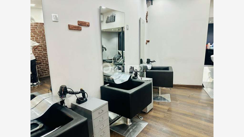 Très beau salon de coiffure à vendre à Toulon
