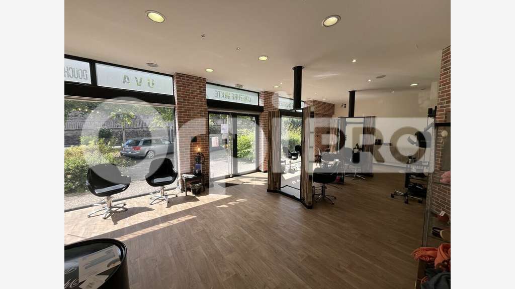 Cession fonds de coiffure 100m² Vernaison empl N°1