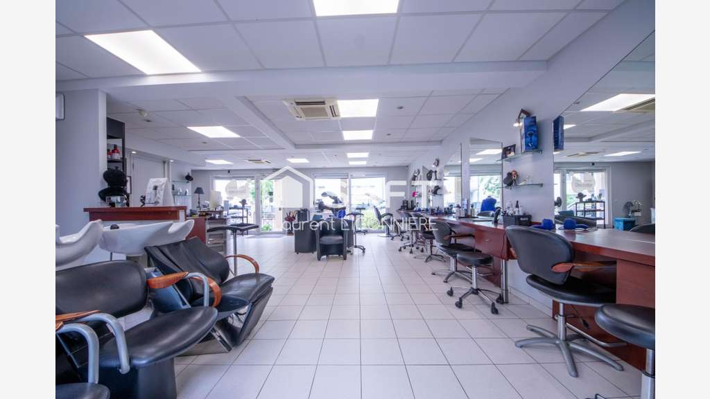Vente salon de coiffure 67m² à Villecresnes centre