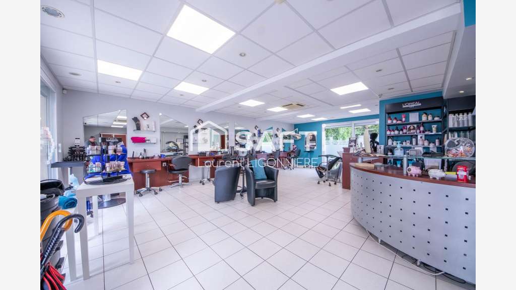Vente salon de coiffure 67m² à Villecresnes centre