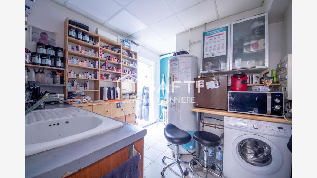 Vente salon de coiffure 67m² à Villecresnes centre