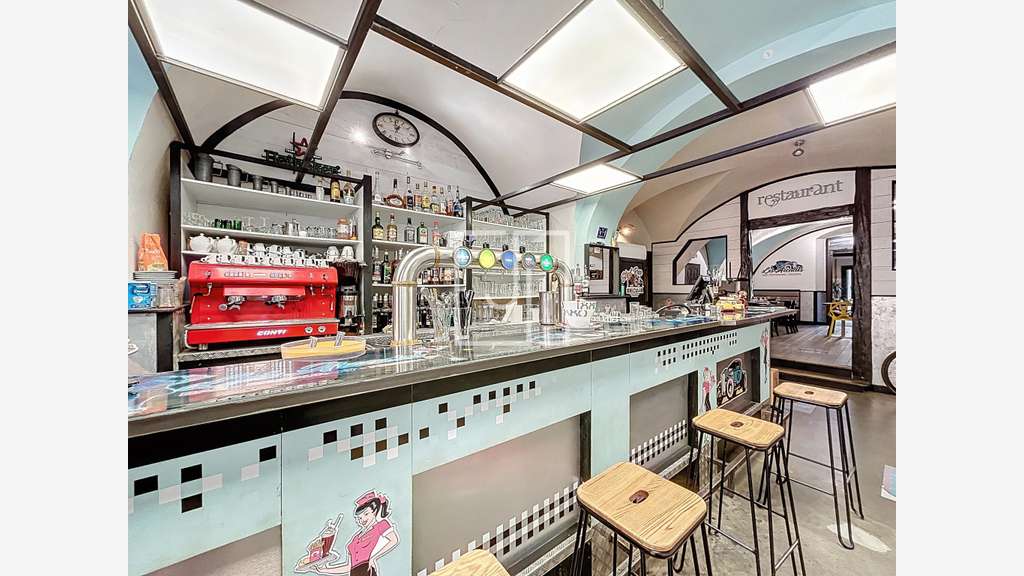 AV restaurant bar pizzeria à Jausiers (04850)