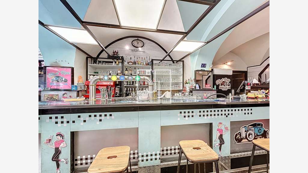 AV restaurant bar pizzeria à Jausiers (04850)