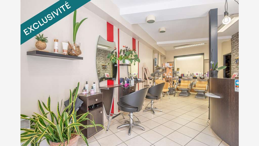 AV salon de coiffure au Bourgneuf-la-Forêt centre