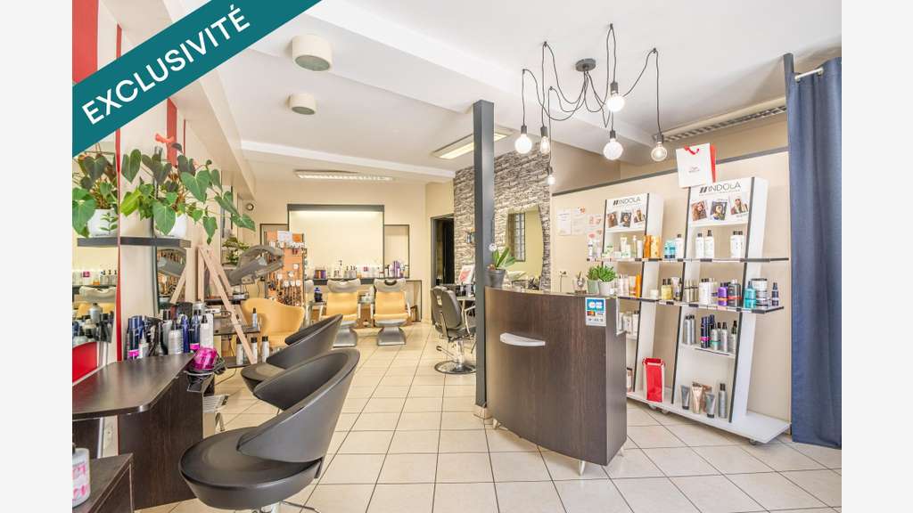 AV salon de coiffure au Bourgneuf-la-Forêt centre