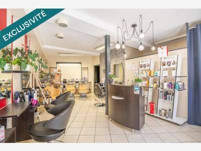 AV salon de coiffure au Bourgneuf-la-Forêt centre