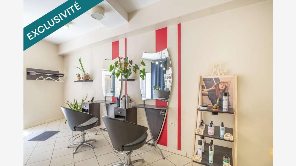 AV salon de coiffure au Bourgneuf-la-Forêt centre
