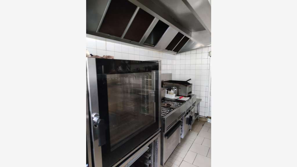 Vente hôtel restaurant en centre bourg de Lusignan