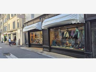 Av magasin d'articles de sport et montagne (84)