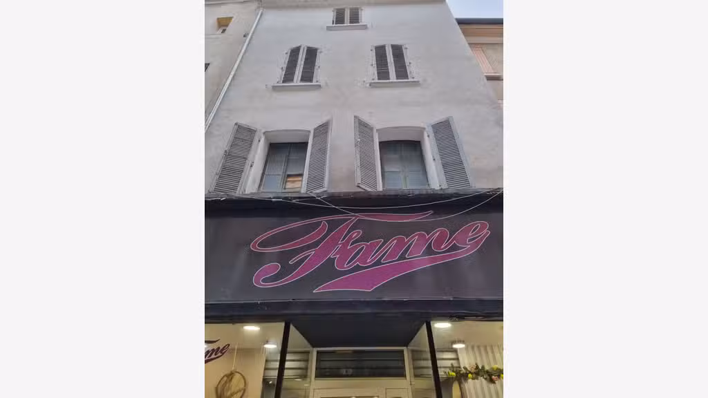 Vente magasin de 65m² + appart à Manosque centre