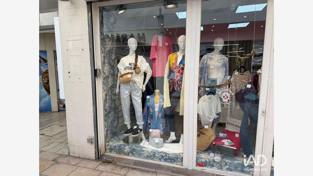 Vente FDC vêtements à Marseille St-Barnabé Village