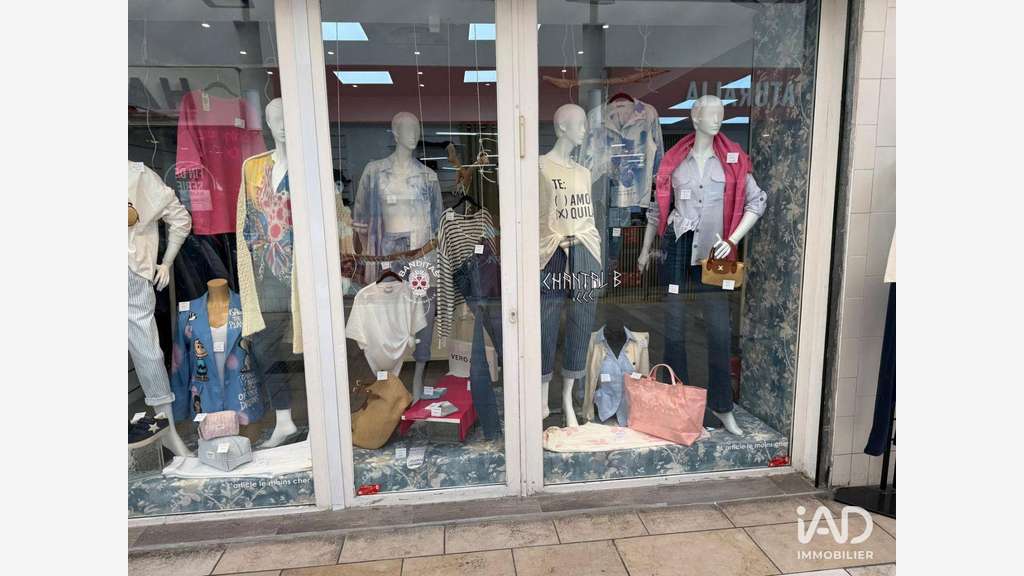 Vente FDC vêtements à Marseille St-Barnabé Village