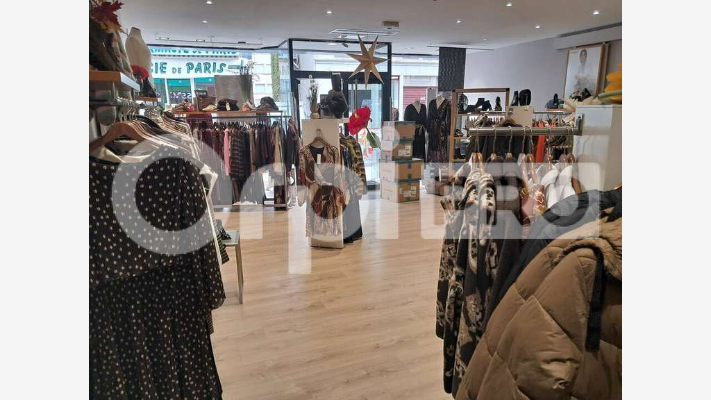 Vente FDC prêt à porter en plein essort Montluçon