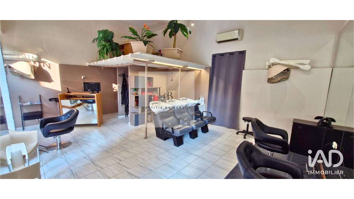 Vente salon de coiffure à Nîmes Écusson