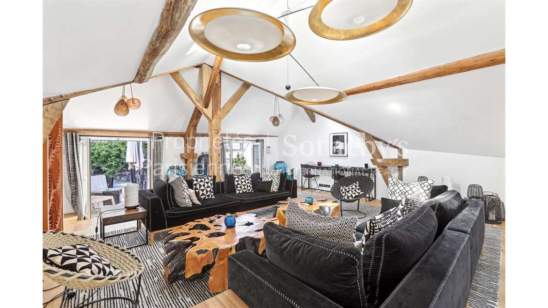 Vente hôtel à Paris 7e Rue du Bac / Beaupassage