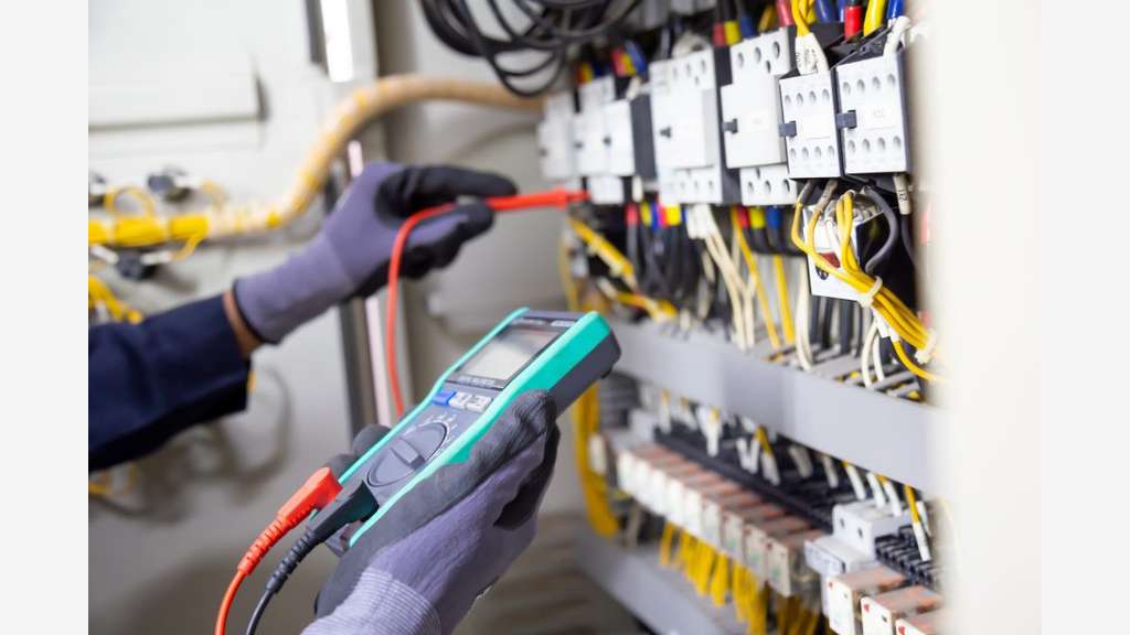 A vendre FDC plomberie électricité à Perros Guirec