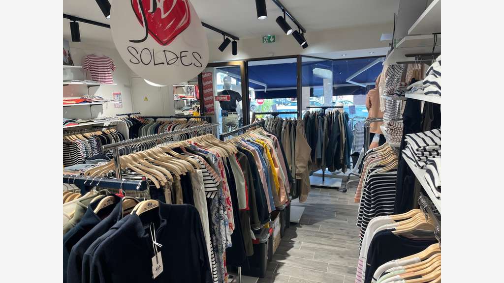 Cède FDC prêt à porter accessoires à Perros Guirec