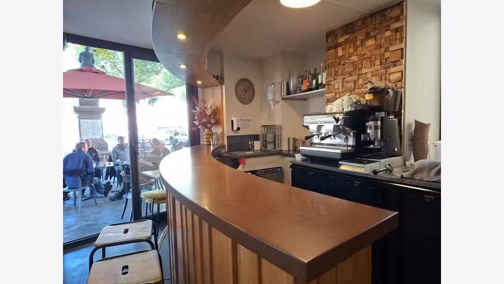 AV restaurant caviste en centre-bourg de Rignac