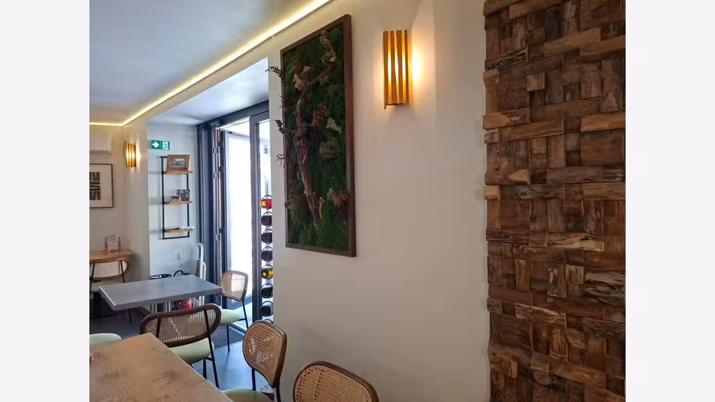 AV restaurant caviste en centre-bourg de Rignac