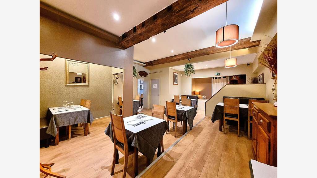 Vente restauration lic IV rue piétonne à Fontaines