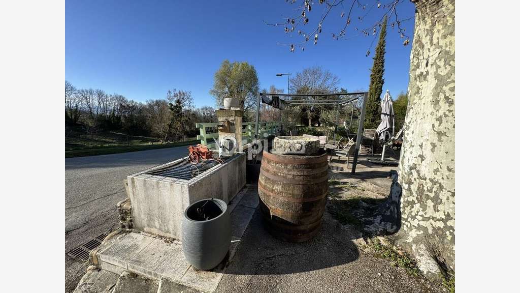 Auberge avec gîtes à vendre dans le 38