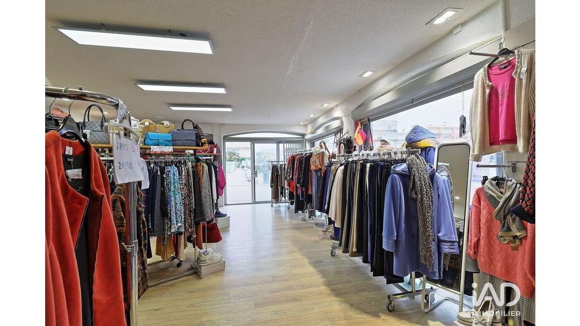 Vente boutique de prêt-à-porter à Saint-Cyprien