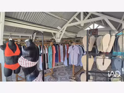 Vente boutique vêtements à Saint-François