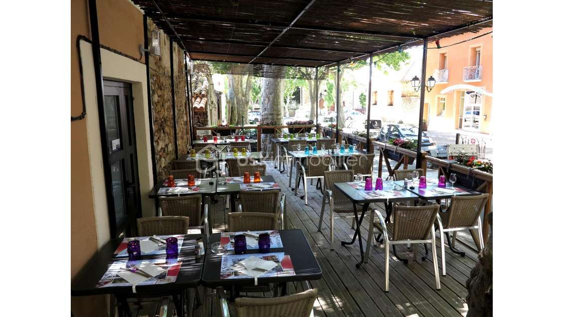 Cède restaurant et maison Saint Saturnin De Lucian