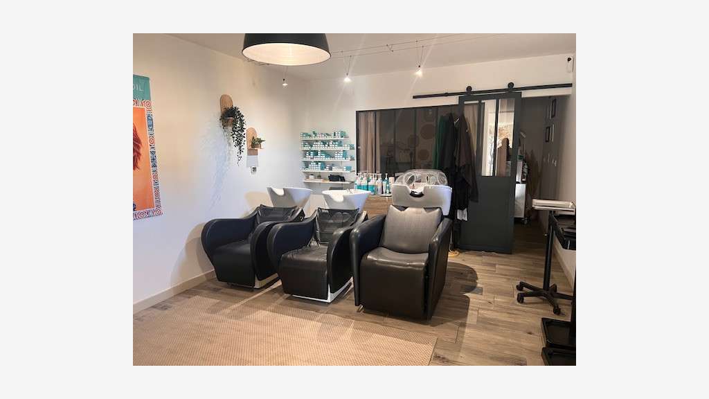 Vente superbe salon de coiffure dans le Gers