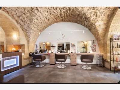 Vente beau salon de coiffure à La Roque d'Anthéron