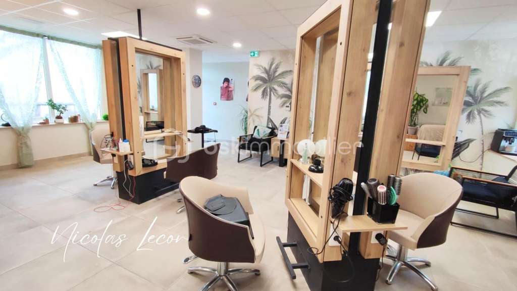 A vendre FDC salon de coiffure bel empl à Nérondes