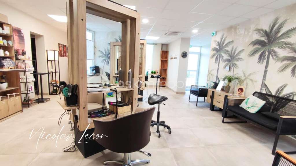 A vendre FDC salon de coiffure bel empl à Nérondes