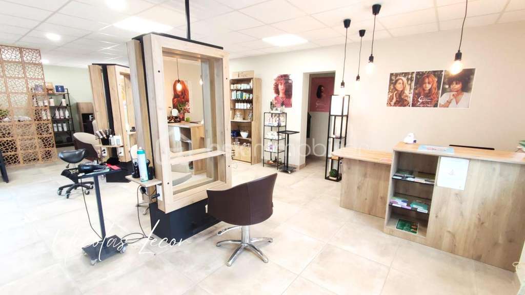 A vendre FDC salon de coiffure bel empl à Nérondes
