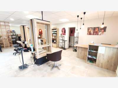 A vendre FDC salon de coiffure bel empl à Nérondes