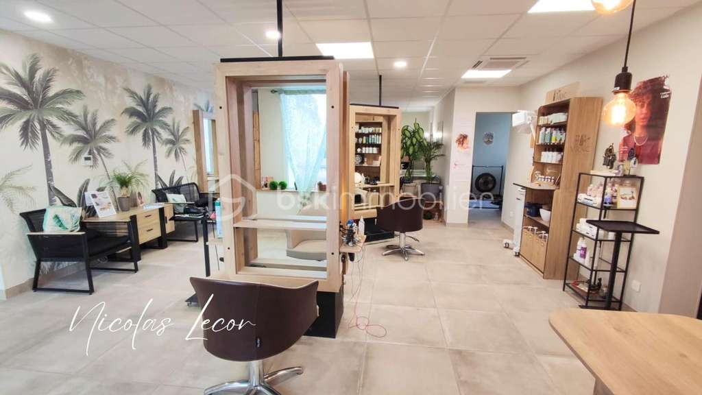 A vendre FDC salon de coiffure bel empl à Nérondes