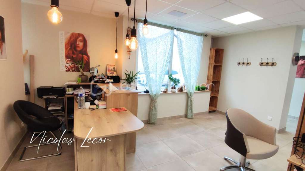 A vendre FDC salon de coiffure bel empl à Nérondes