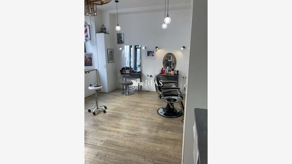 Salon de coiffure à vendre à Paris rue piètonne